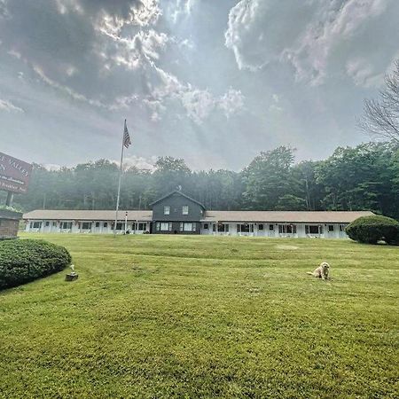 North Hancock Berkshire Valley Inn מראה חיצוני תמונה