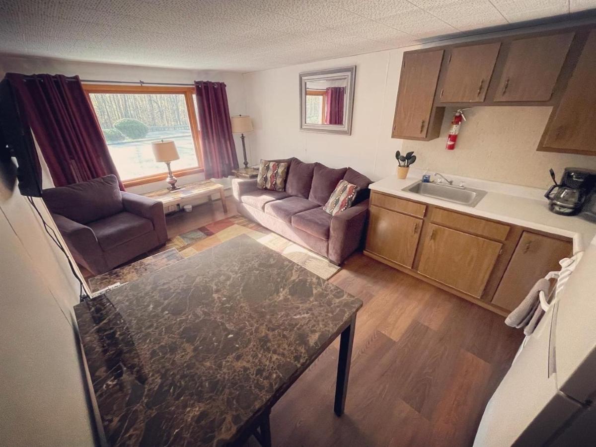 North Hancock Berkshire Valley Inn מראה חיצוני תמונה