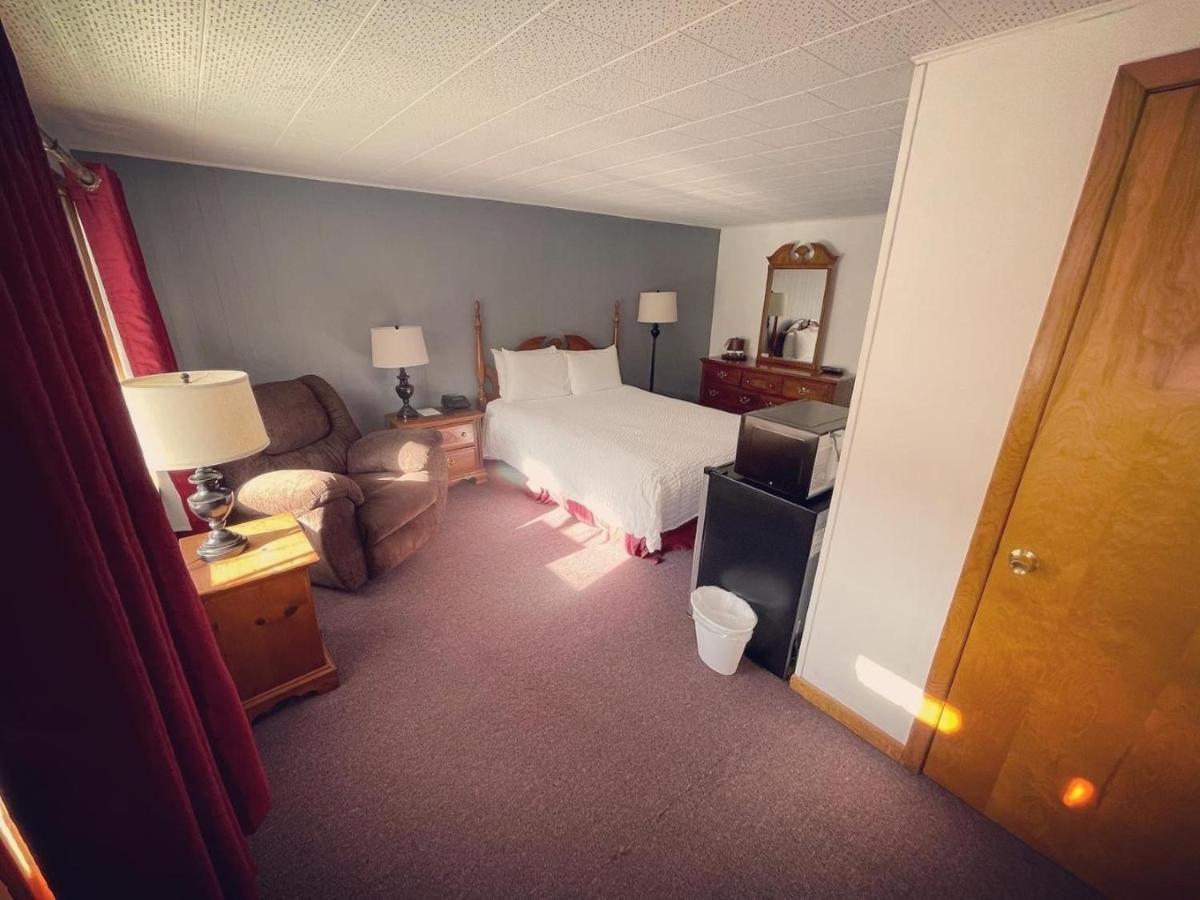North Hancock Berkshire Valley Inn מראה חיצוני תמונה