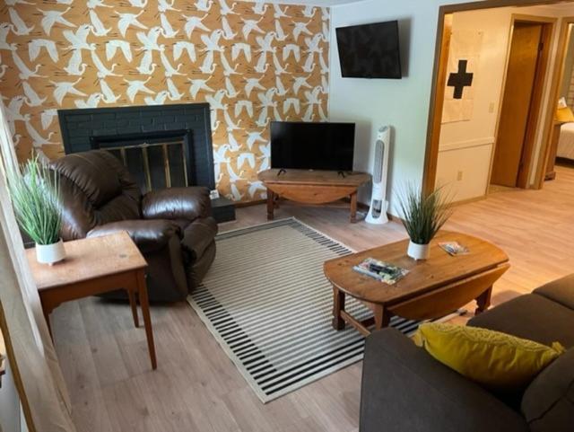 North Hancock Berkshire Valley Inn מראה חיצוני תמונה