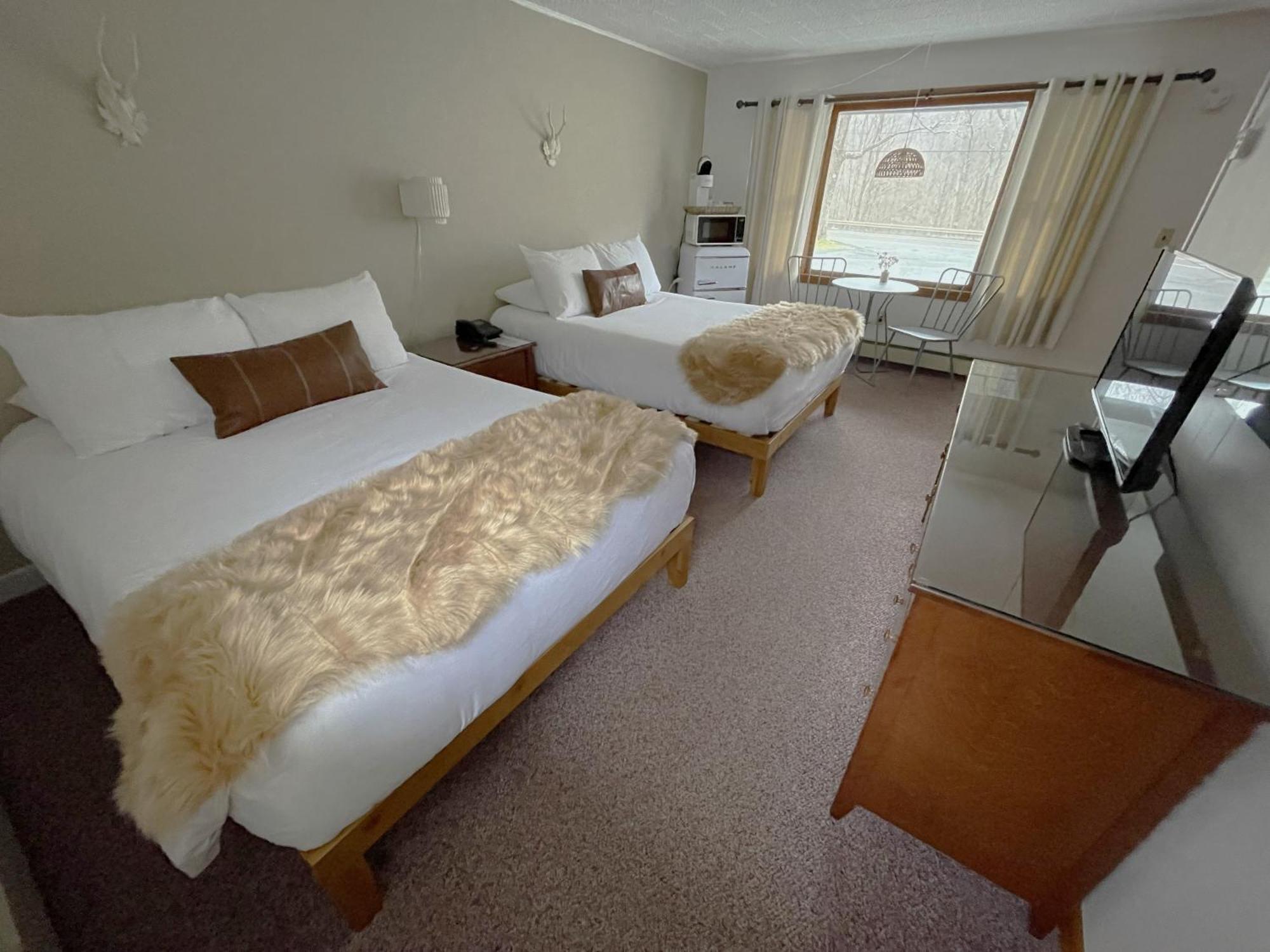 North Hancock Berkshire Valley Inn מראה חיצוני תמונה